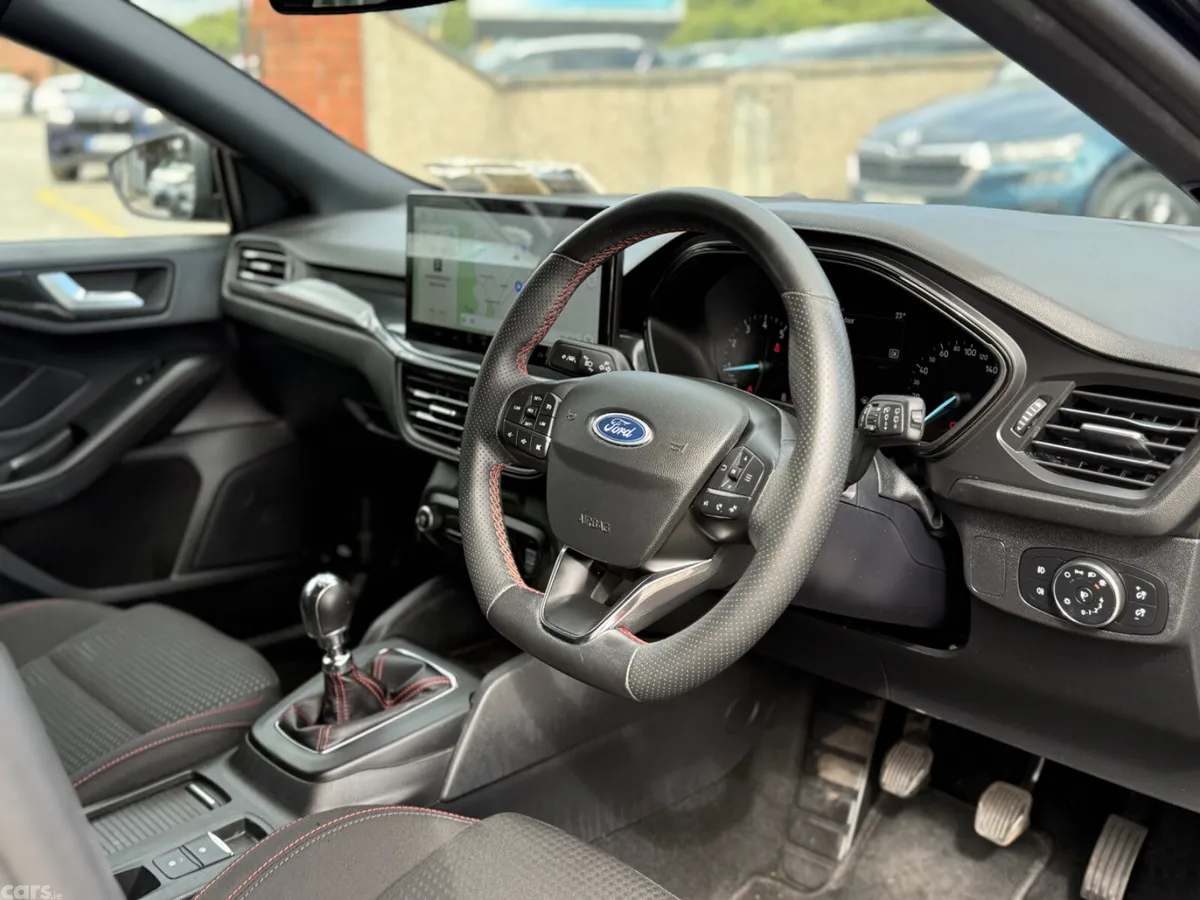 Ford Focus Hatchback, Petrol, 2023, Black