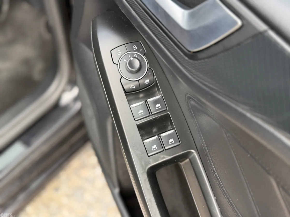 Ford Focus Hatchback, Petrol, 2023, Black