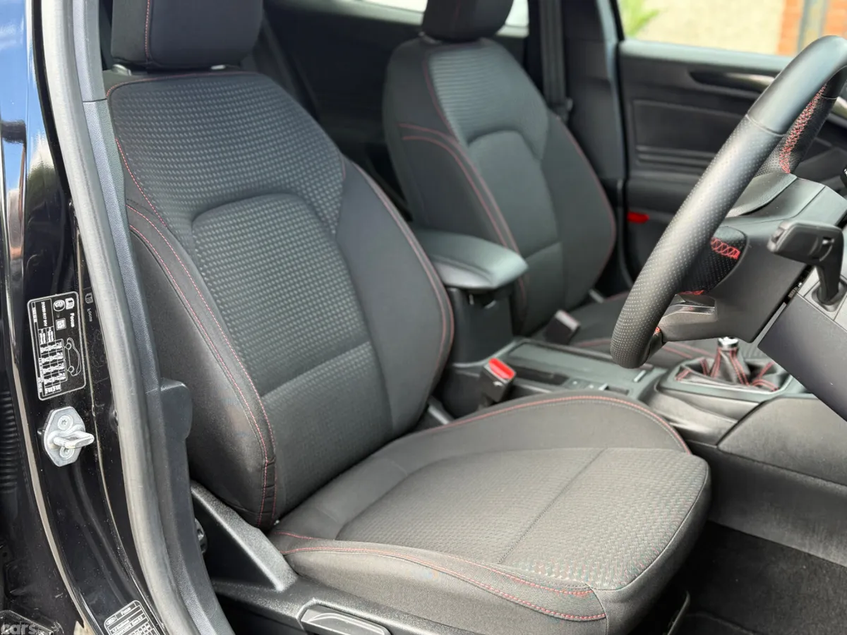 Ford Focus Hatchback, Petrol, 2023, Black