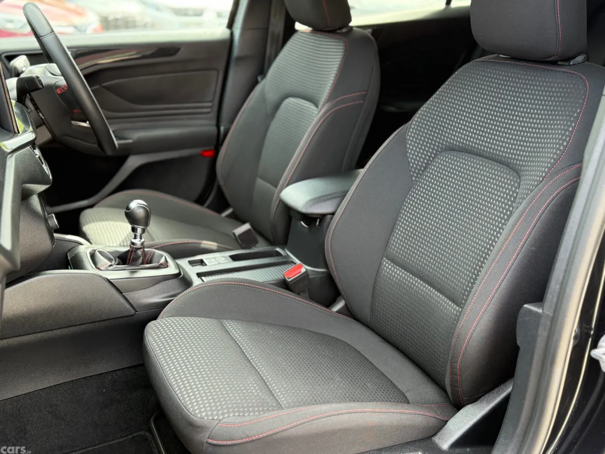 Ford Focus Hatchback, Petrol, 2023, Black