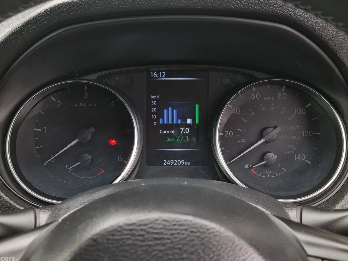 Nissan Qashqai SUV, Diesel, 2017, Grey