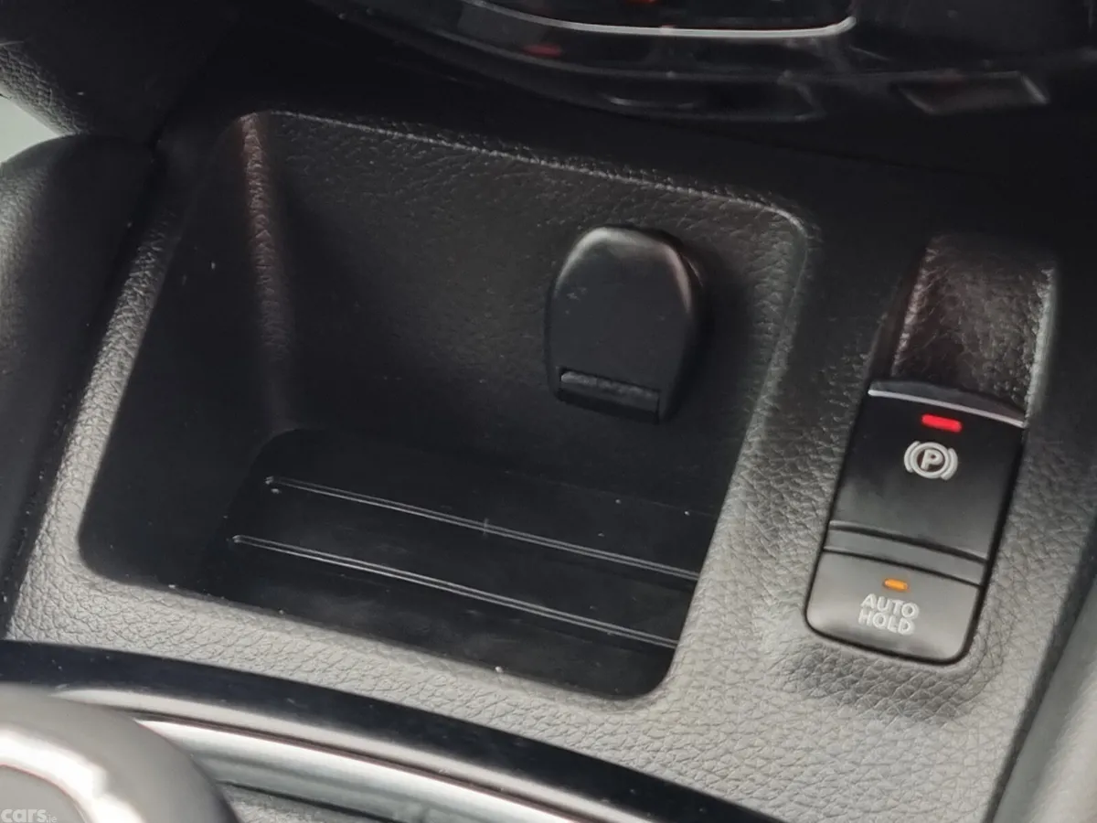 Nissan Qashqai SUV, Diesel, 2017, Grey