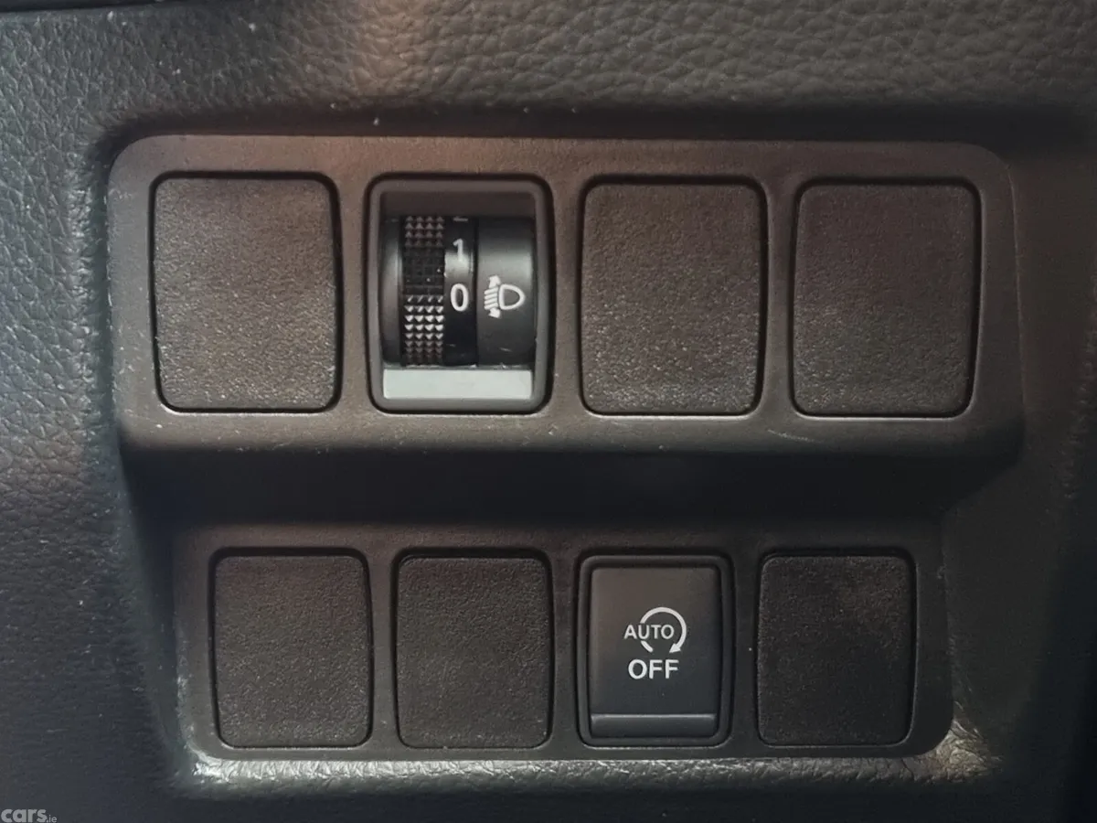 Nissan Qashqai SUV, Diesel, 2017, Grey