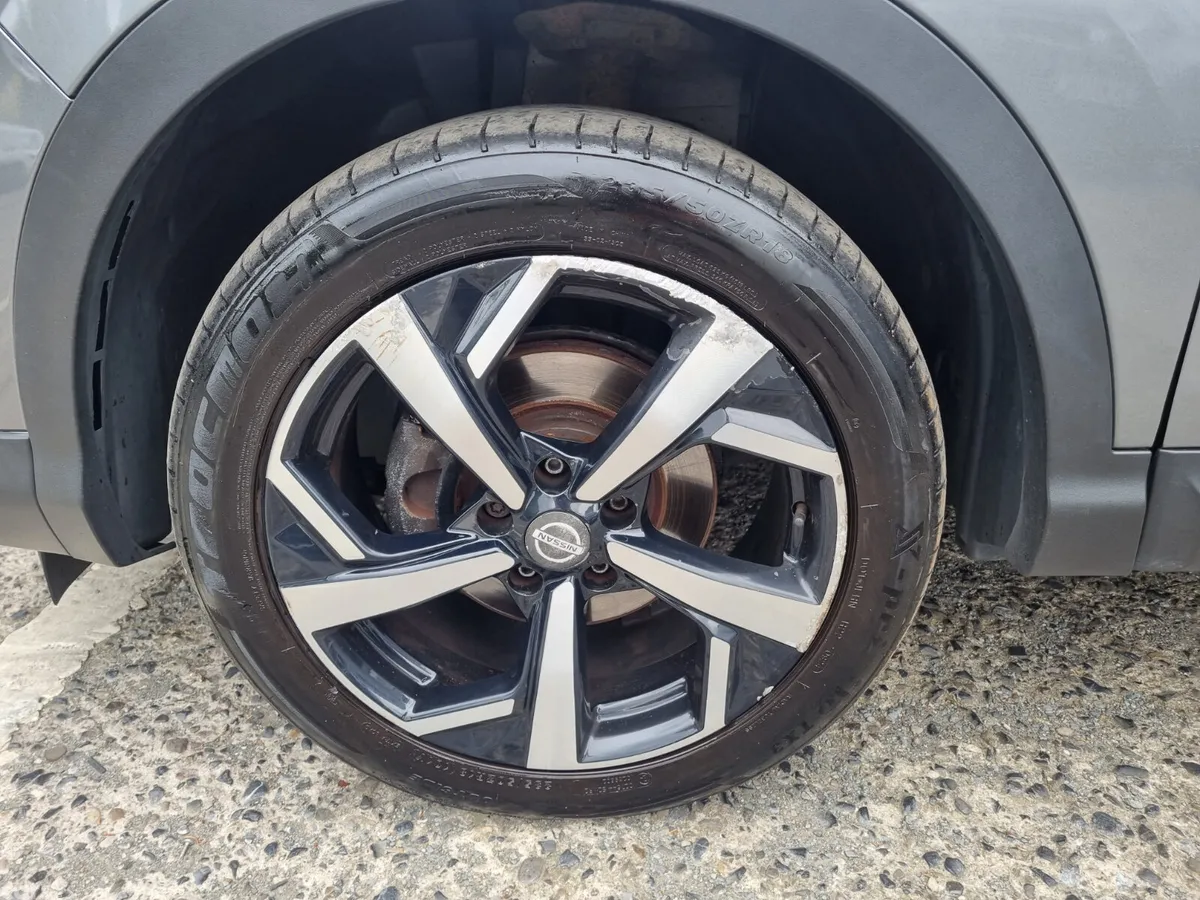 Nissan Qashqai SUV, Diesel, 2017, Grey