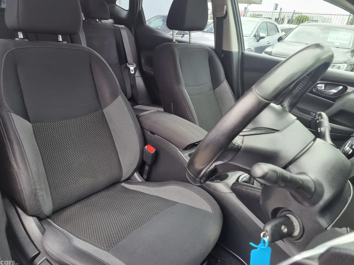Nissan Qashqai SUV, Diesel, 2017, Grey
