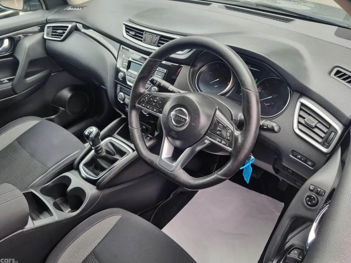 Nissan Qashqai SUV, Diesel, 2017, Grey