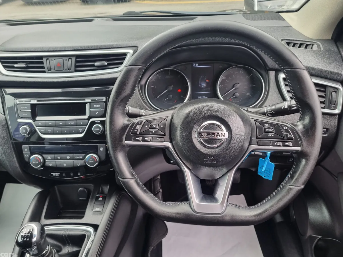 Nissan Qashqai SUV, Diesel, 2017, Grey