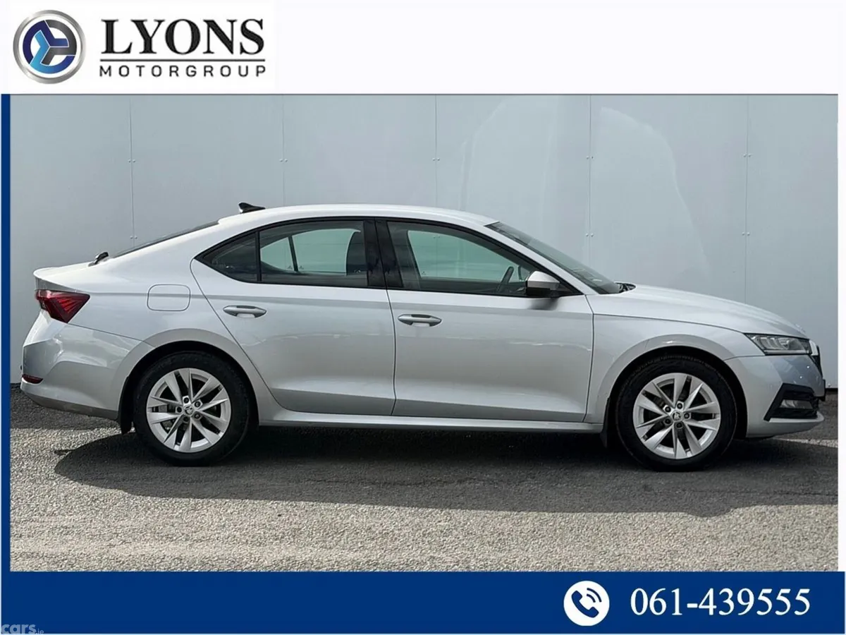 Skoda Octavia Saloon, Diesel, 2022, Grey