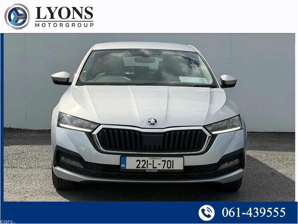 Skoda Octavia Saloon, Diesel, 2022, Grey