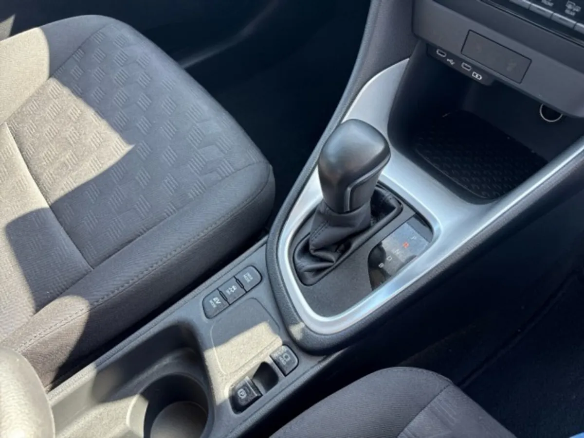Toyota Yaris Hatchback, Petrol Hybrid, 2024, Grey