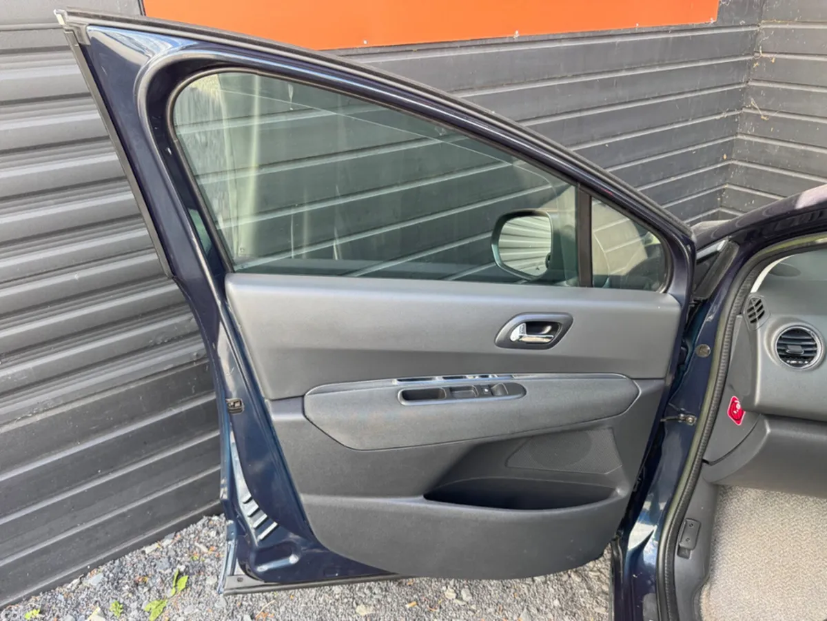 Peugeot 3008 MPV, Diesel, 2014, Blue