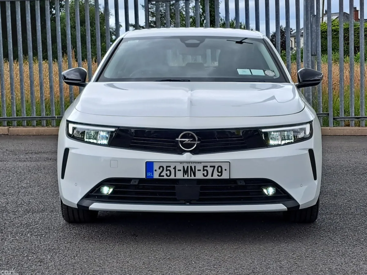 Opel Astra Hatchback, Petrol, 2025, White