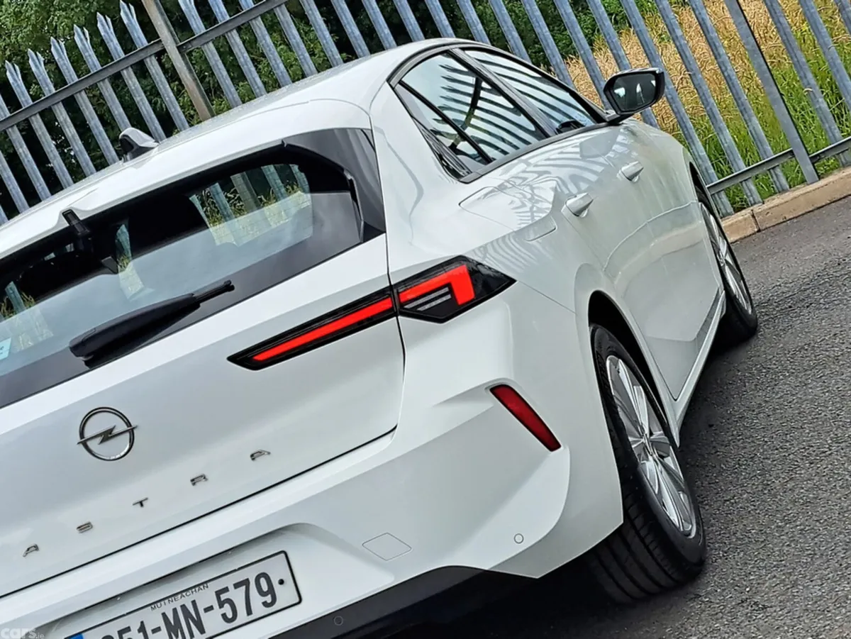 Opel Astra Hatchback, Petrol, 2025, White