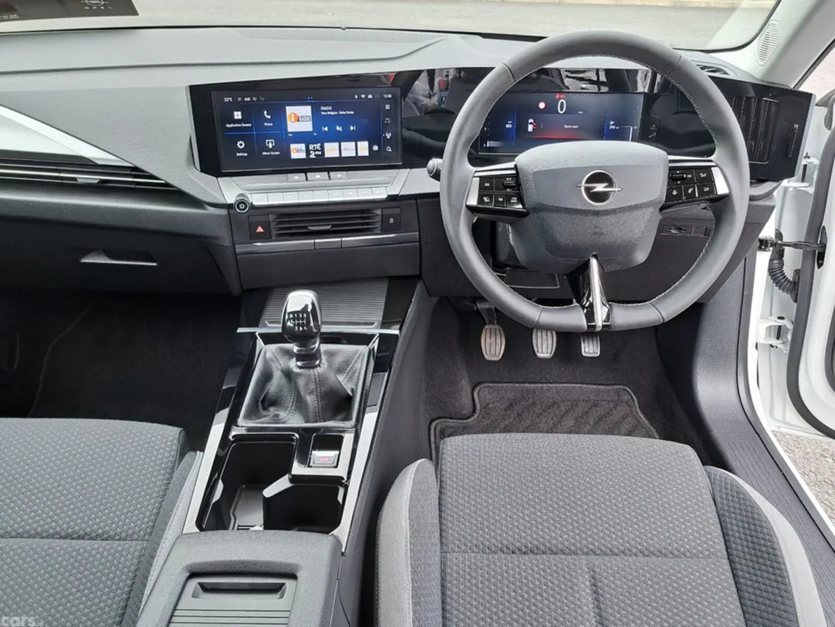 Opel Astra Hatchback, Petrol, 2025, White