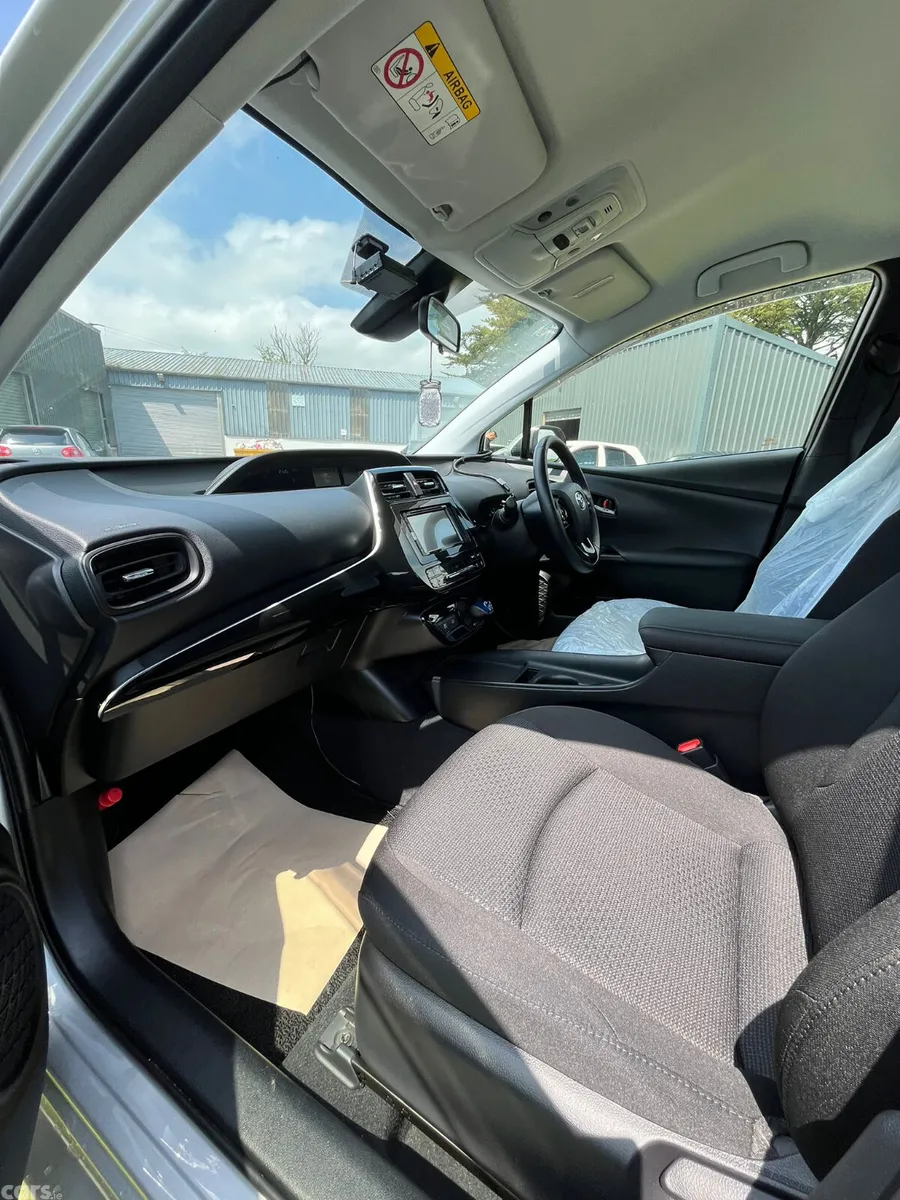 Toyota Prius Saloon, Petrol Hybrid, 2021, Silver