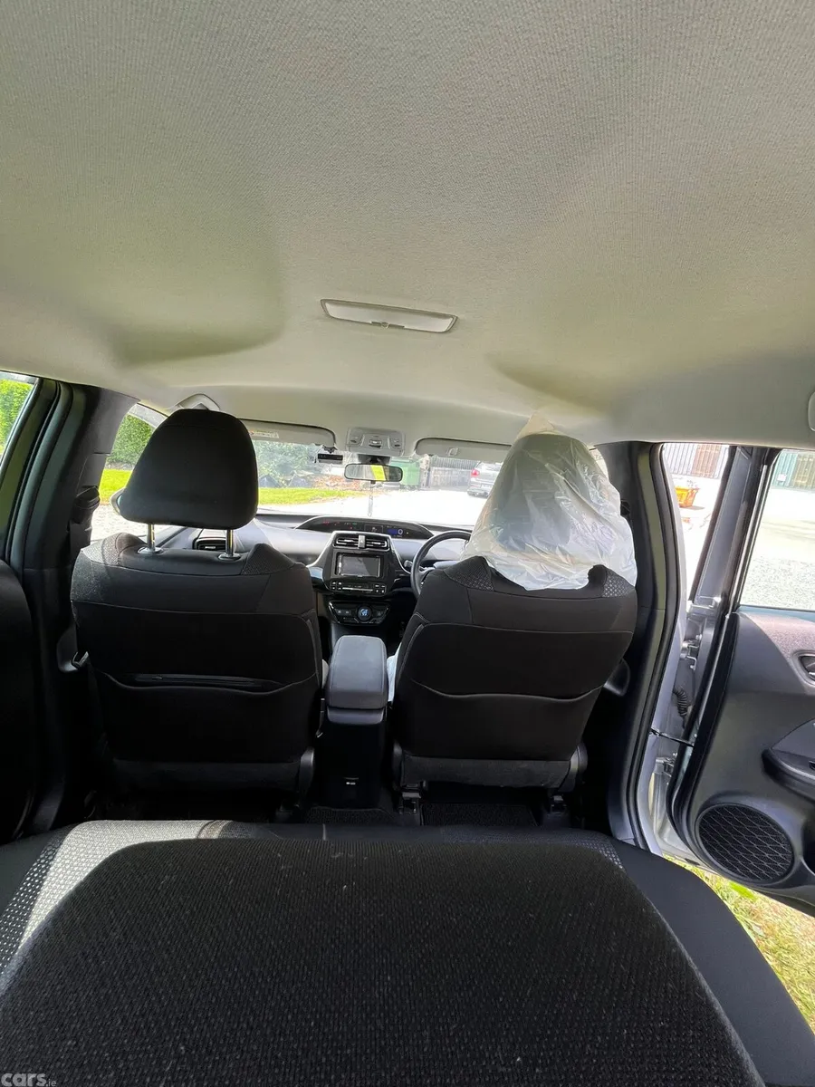 Toyota Prius Saloon, Petrol Hybrid, 2021, Silver