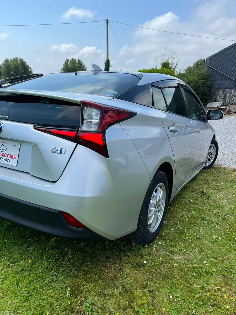 Toyota Prius Saloon, Petrol Hybrid, 2021, Silver