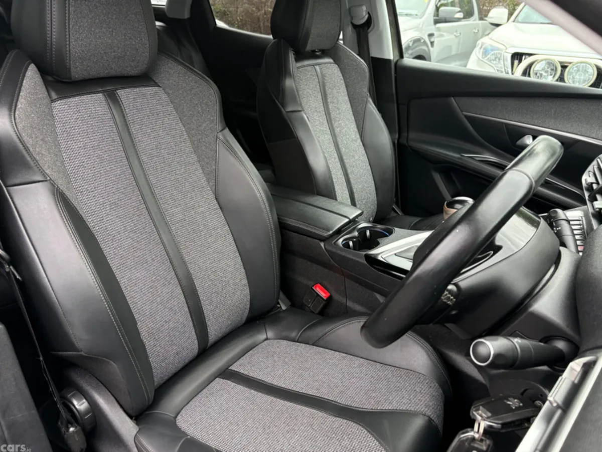 Peugeot 3008 MPV, Petrol, 2019, Grey
