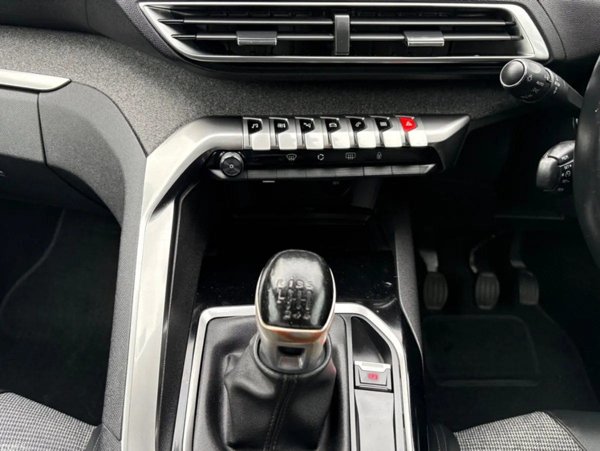 Peugeot 3008 MPV, Petrol, 2019, Grey