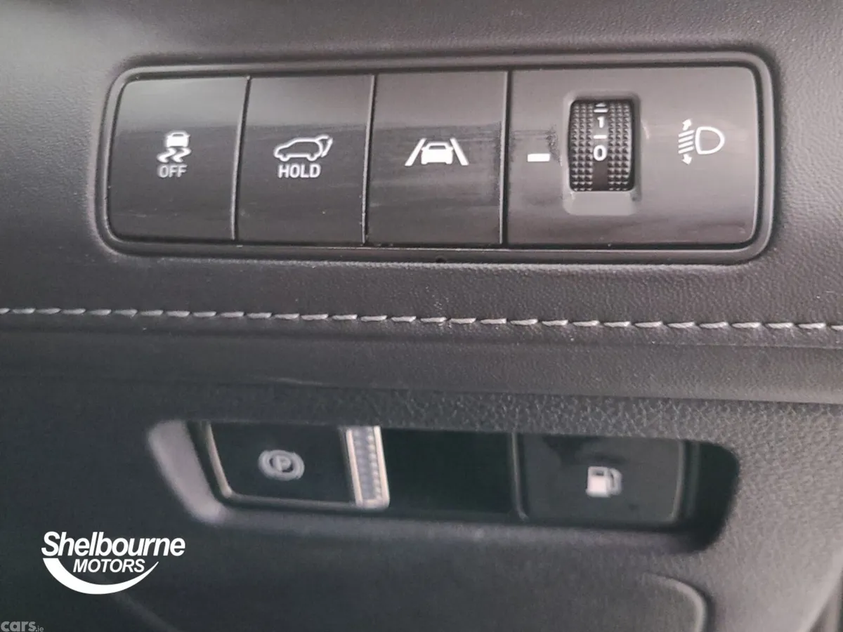 Hyundai Santa Fe Estate, Petrol Hybrid, 2023, White