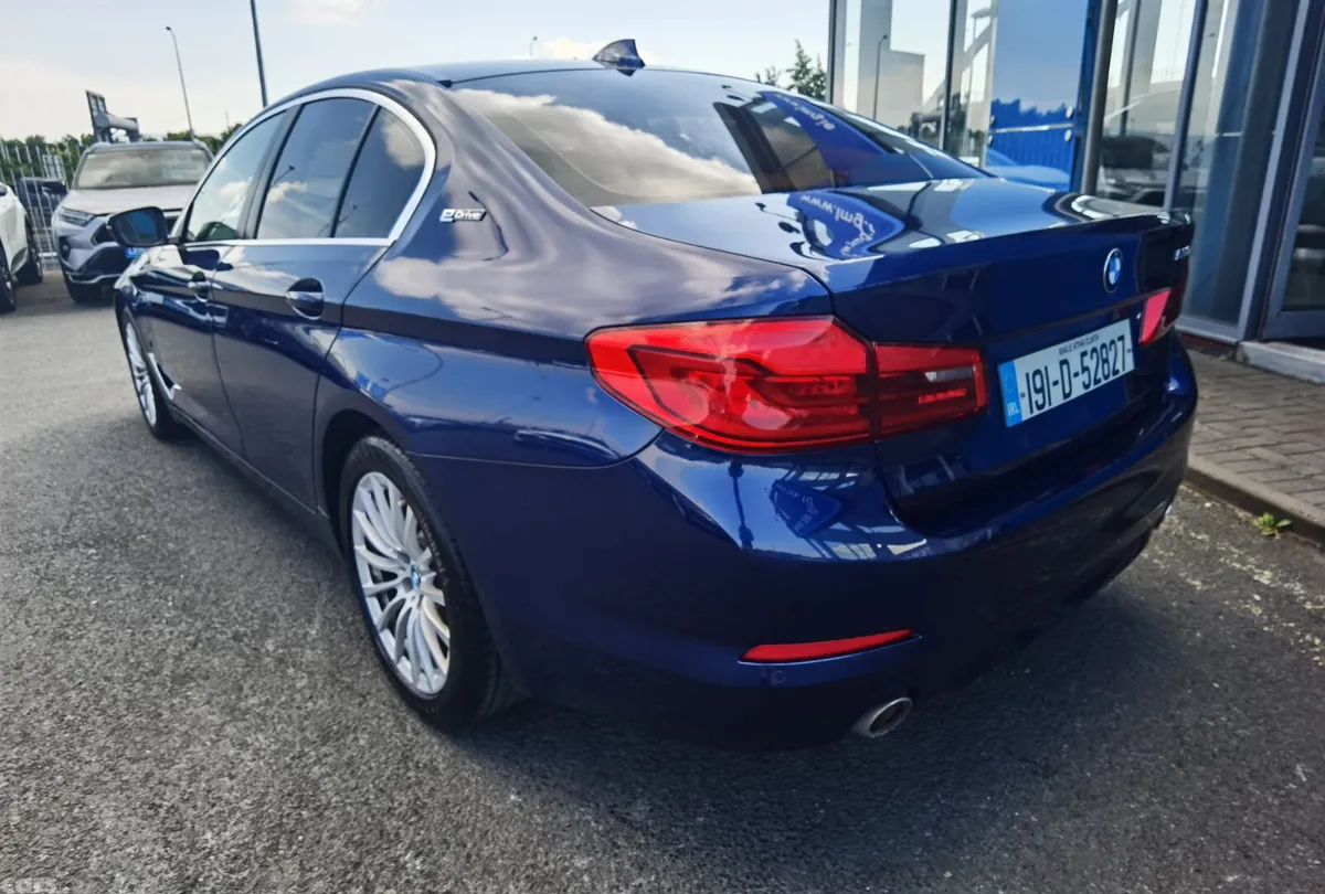 BMW 5-Series Saloon, Petrol Plug-in Hybrid, 2019, Blue