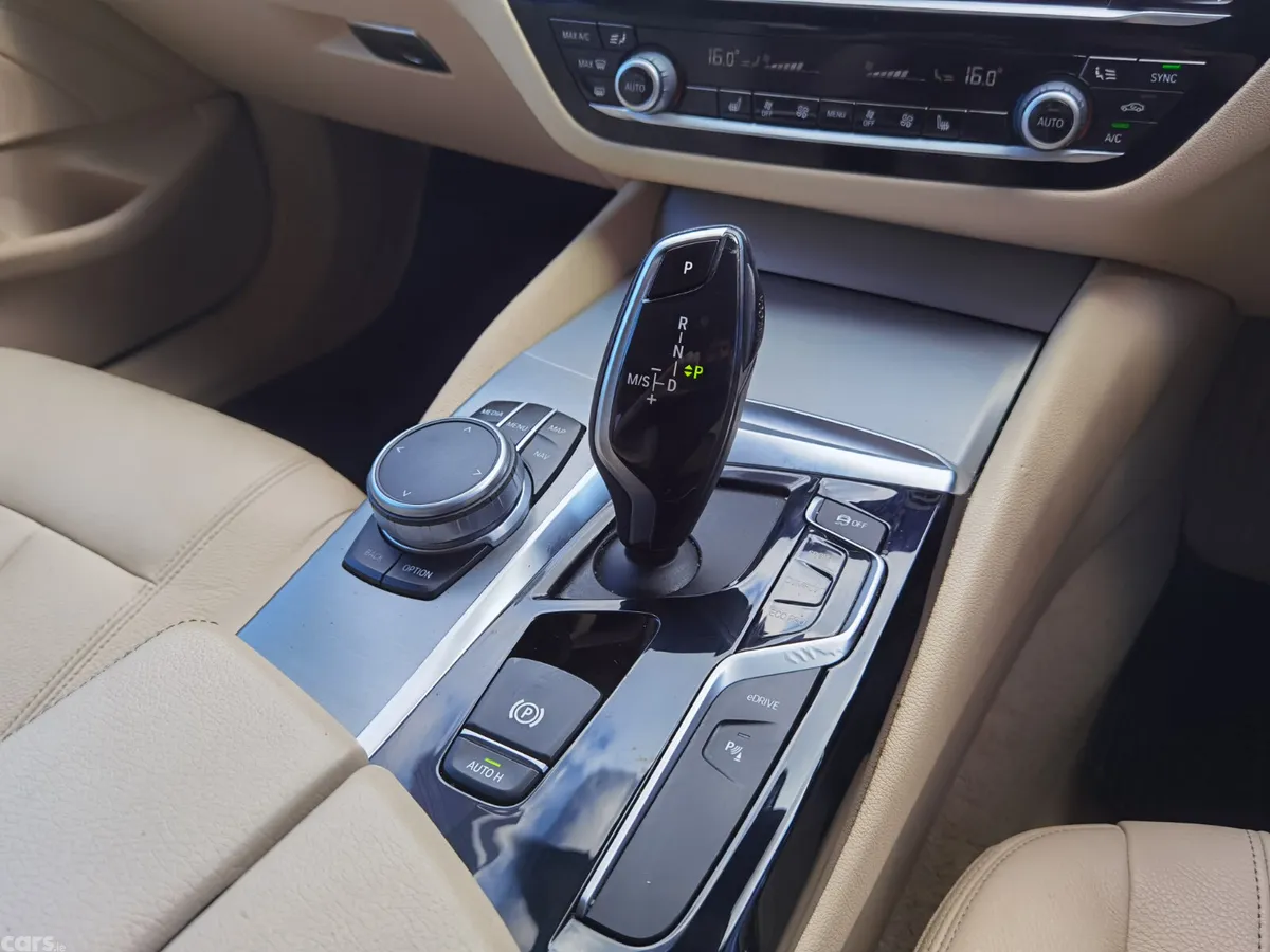 BMW 5-Series Saloon, Petrol Plug-in Hybrid, 2019, Blue