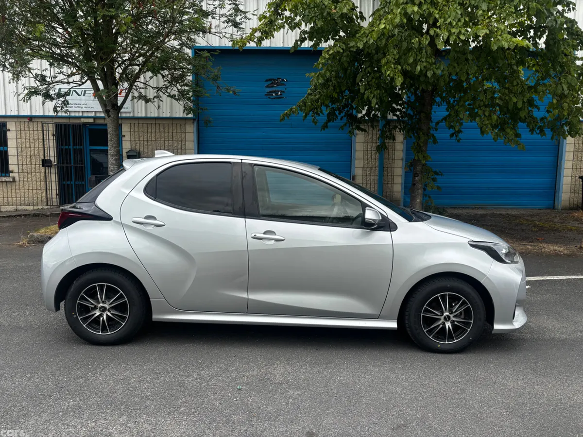 Toyota Yaris Hatchback, Petrol, 2021, Silver