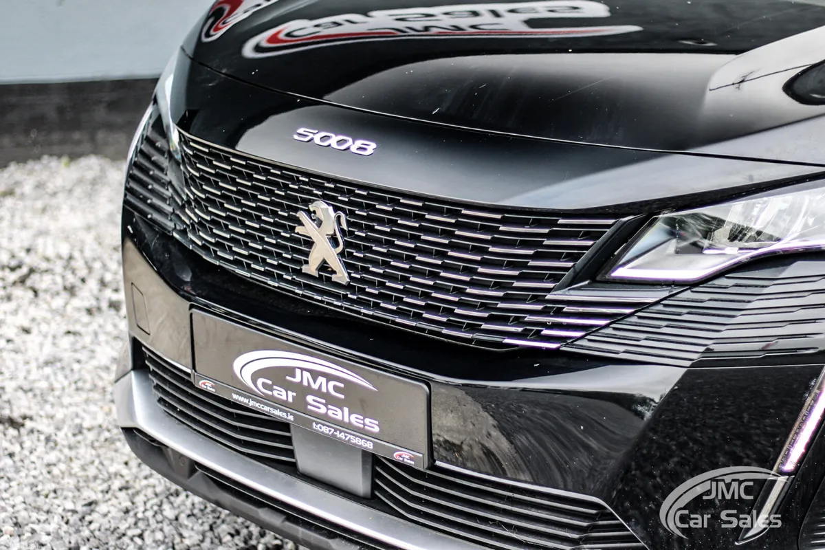 Peugeot 5008 MPV, Diesel, 2022, Black