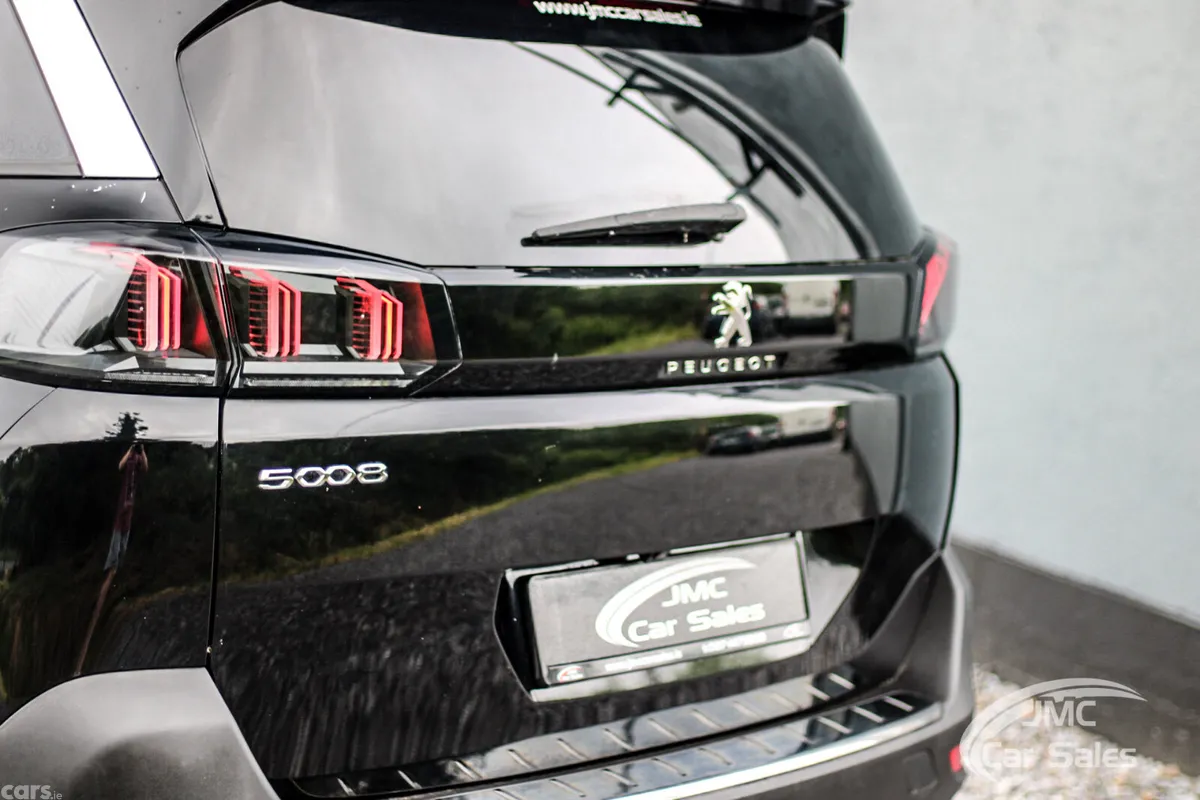 Peugeot 5008 MPV, Diesel, 2022, Black