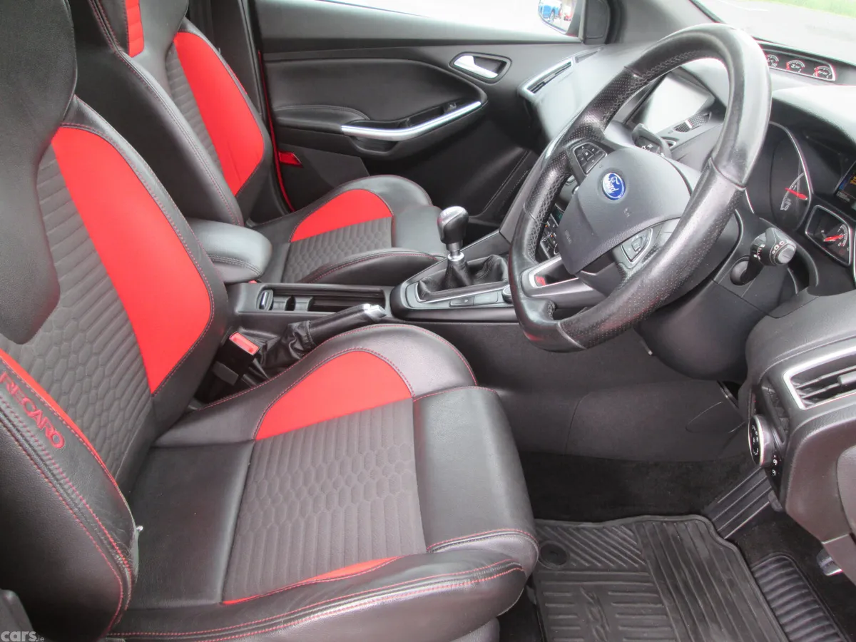 Ford Focus Hatchback, Diesel, 2016, Red