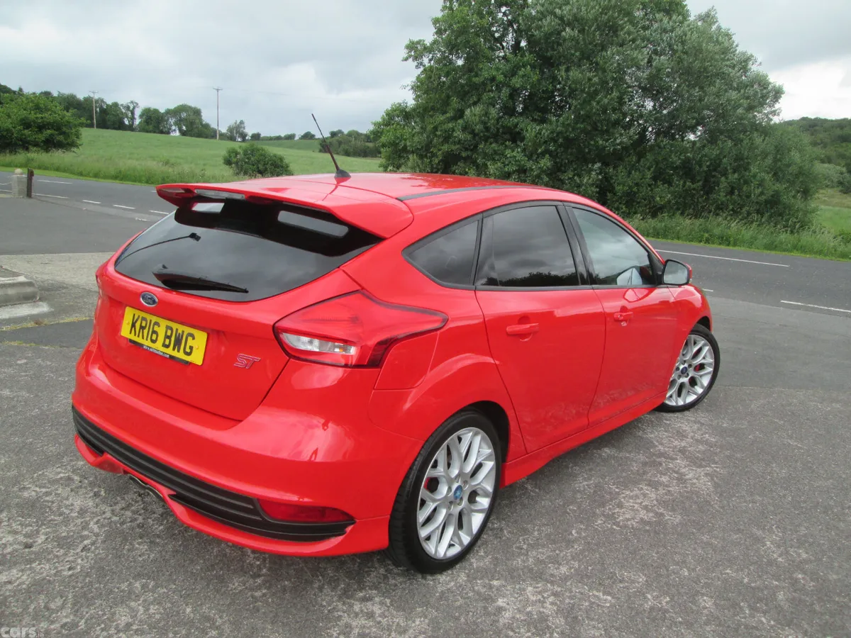 Ford Focus Hatchback, Diesel, 2016, Red