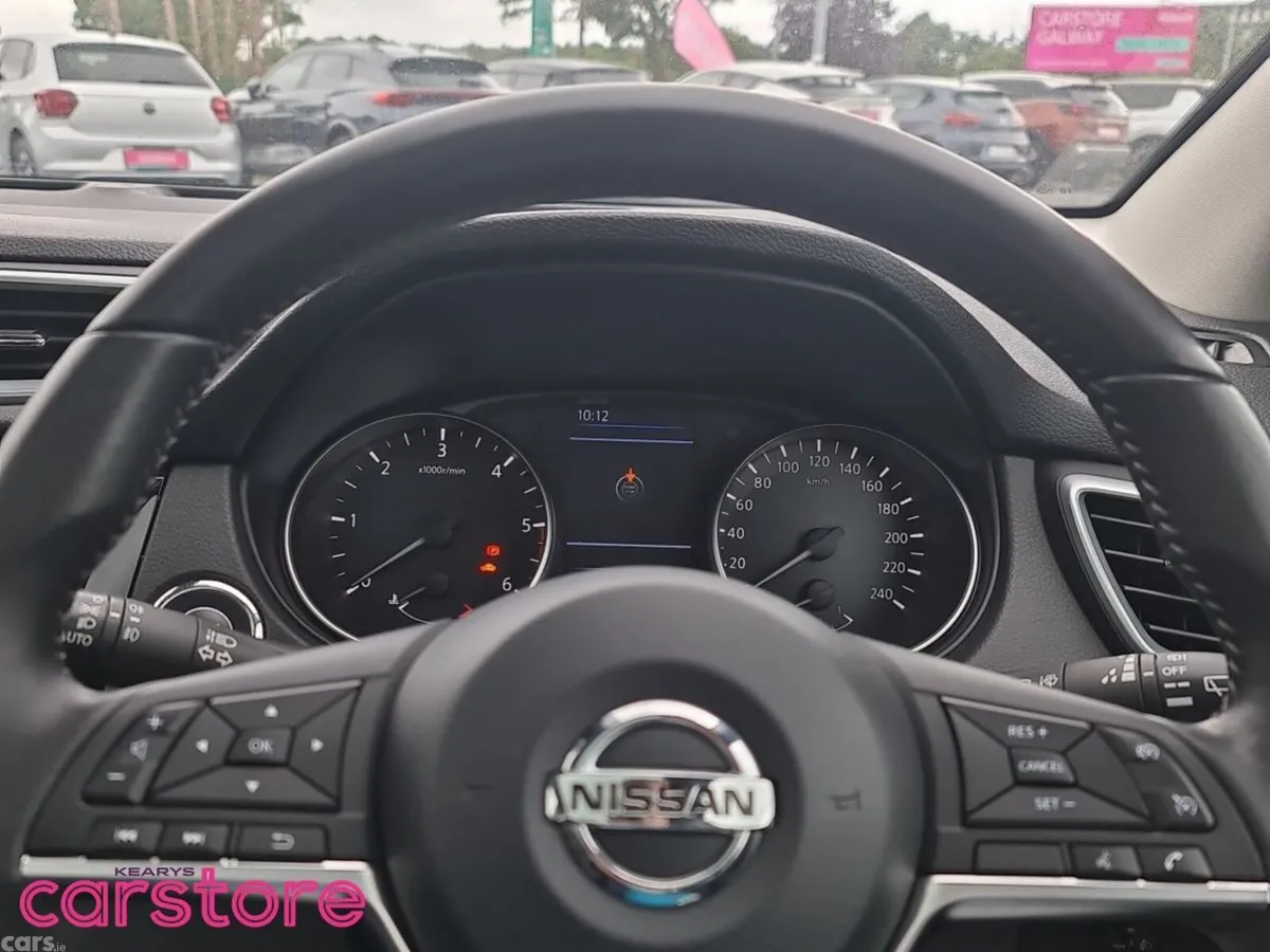 Nissan Qashqai MPV, Diesel, 2019, Brown