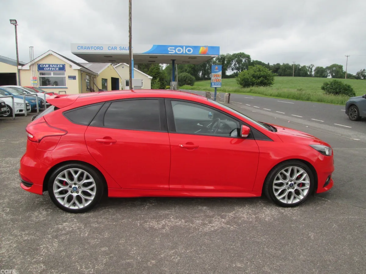 Ford Focus Hatchback, Diesel, 2016, Red