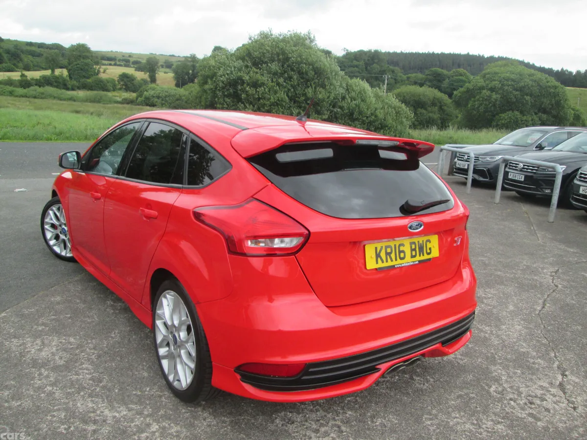 Ford Focus Hatchback, Diesel, 2016, Red