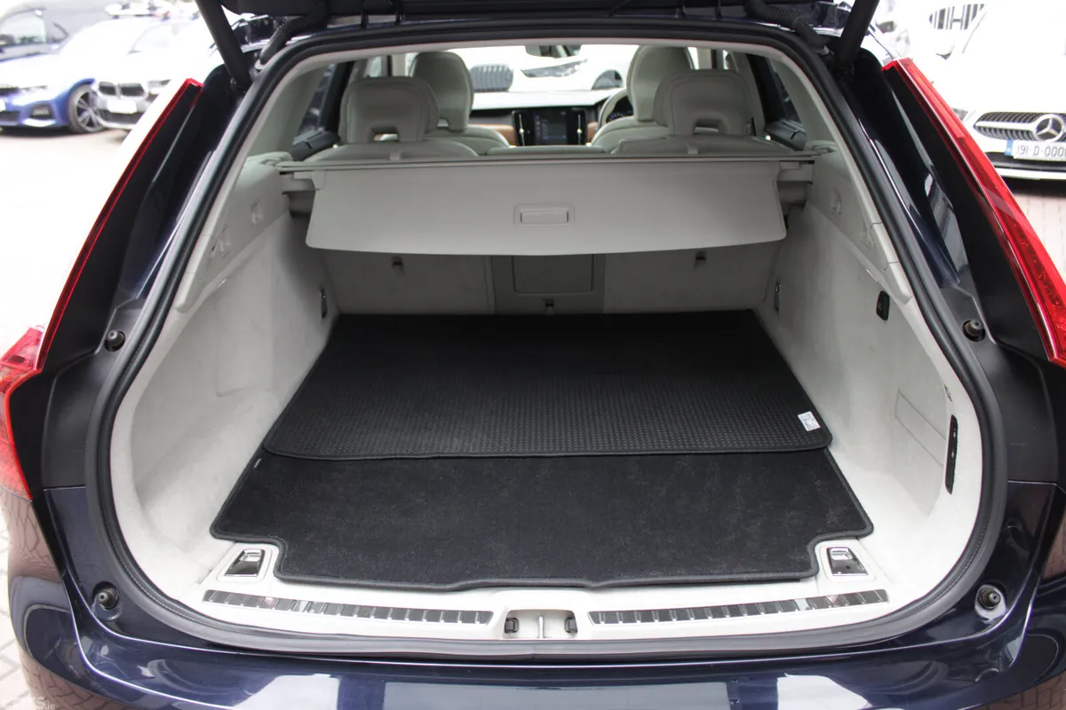 Volvo VOLVO Estate, Petrol Plug-in Hybrid, 2019, Blue