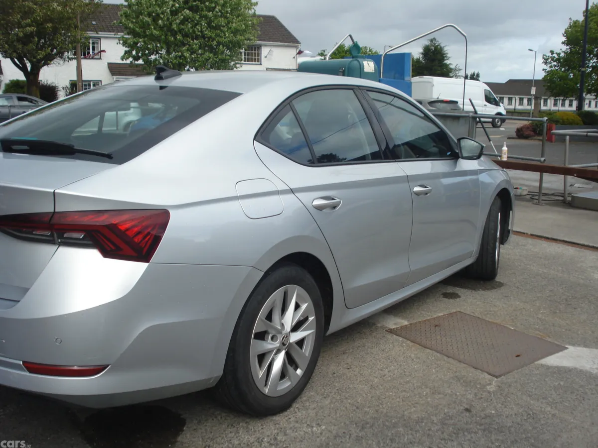 Skoda Octavia Saloon, Diesel, 2022, Grey