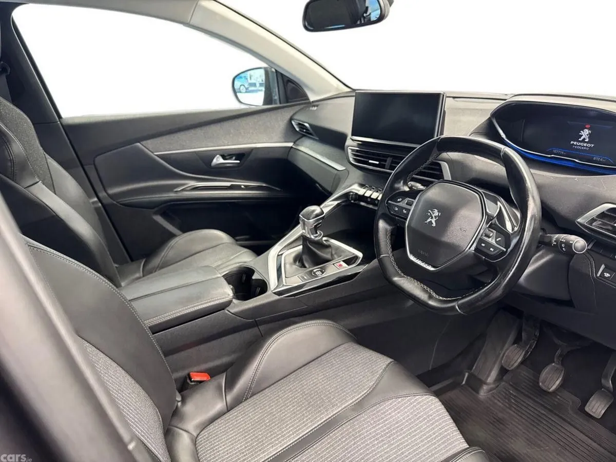 Peugeot 5008 MPV, Diesel, 2022, Grey