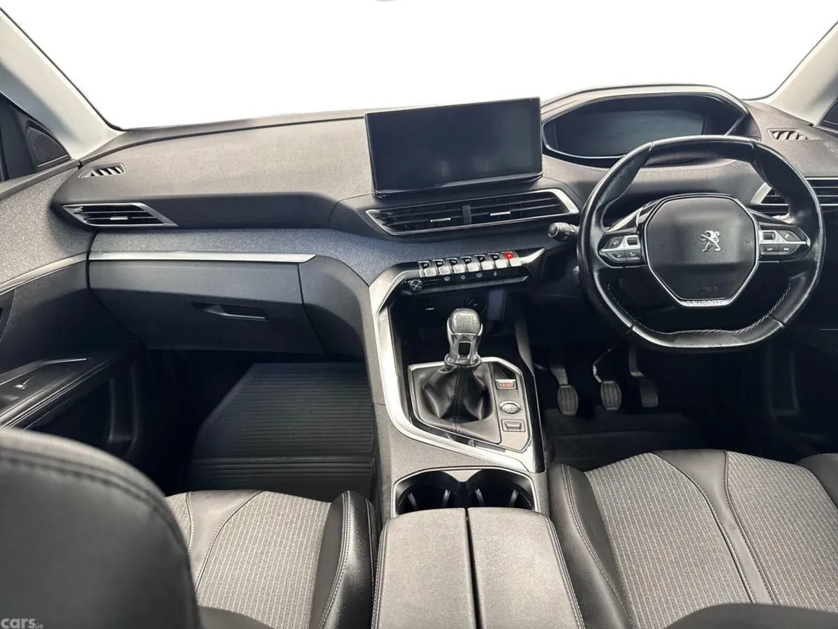 Peugeot 5008 MPV, Diesel, 2022, Grey