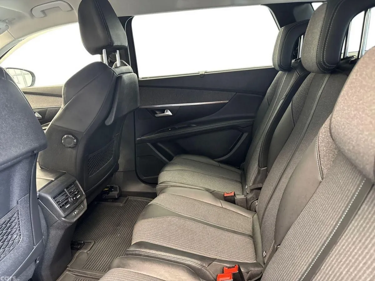 Peugeot 5008 MPV, Diesel, 2022, Grey