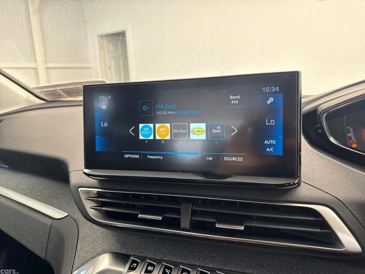 Peugeot 5008 MPV, Diesel, 2022, Grey