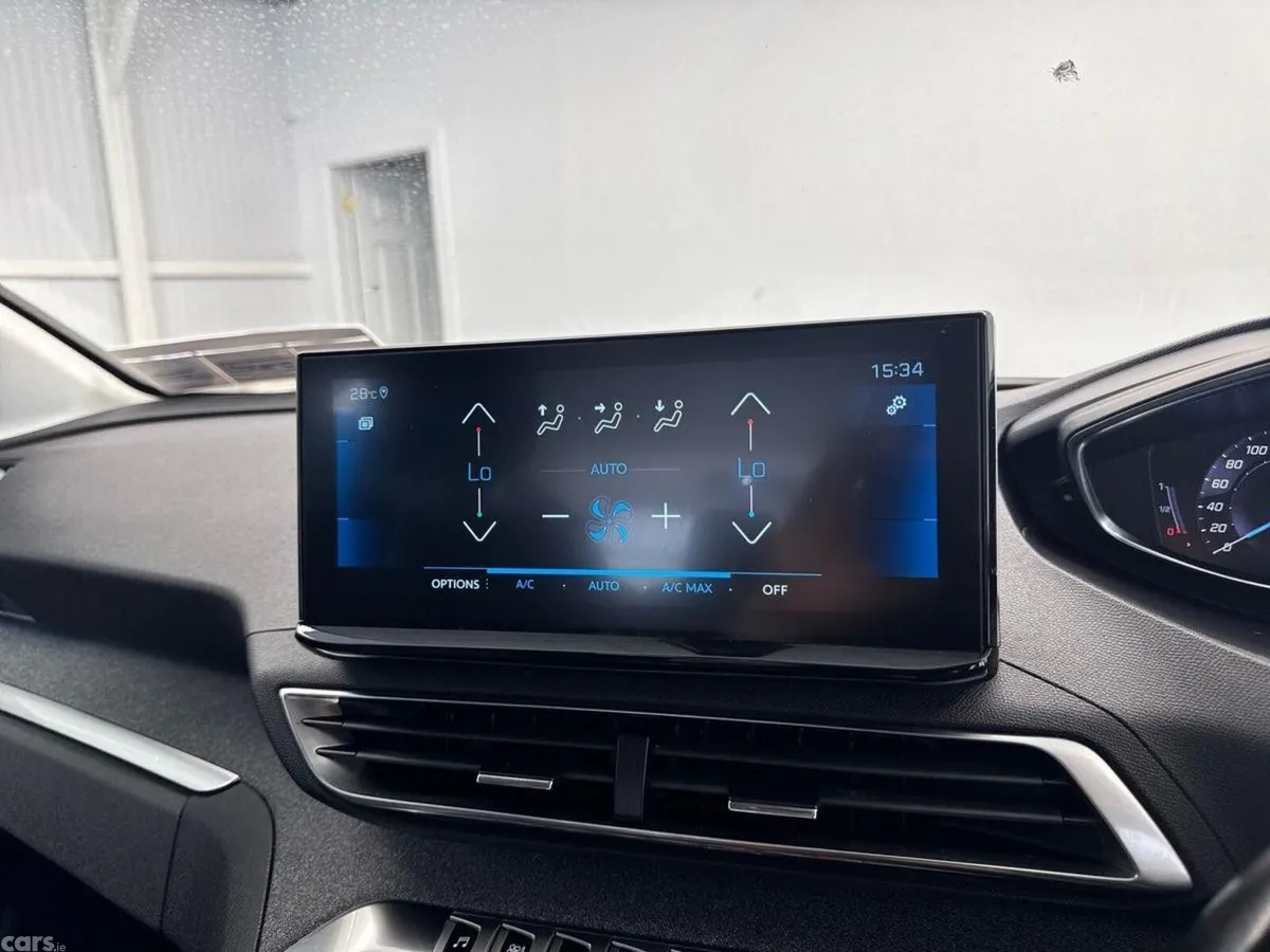 Peugeot 5008 MPV, Diesel, 2022, Grey