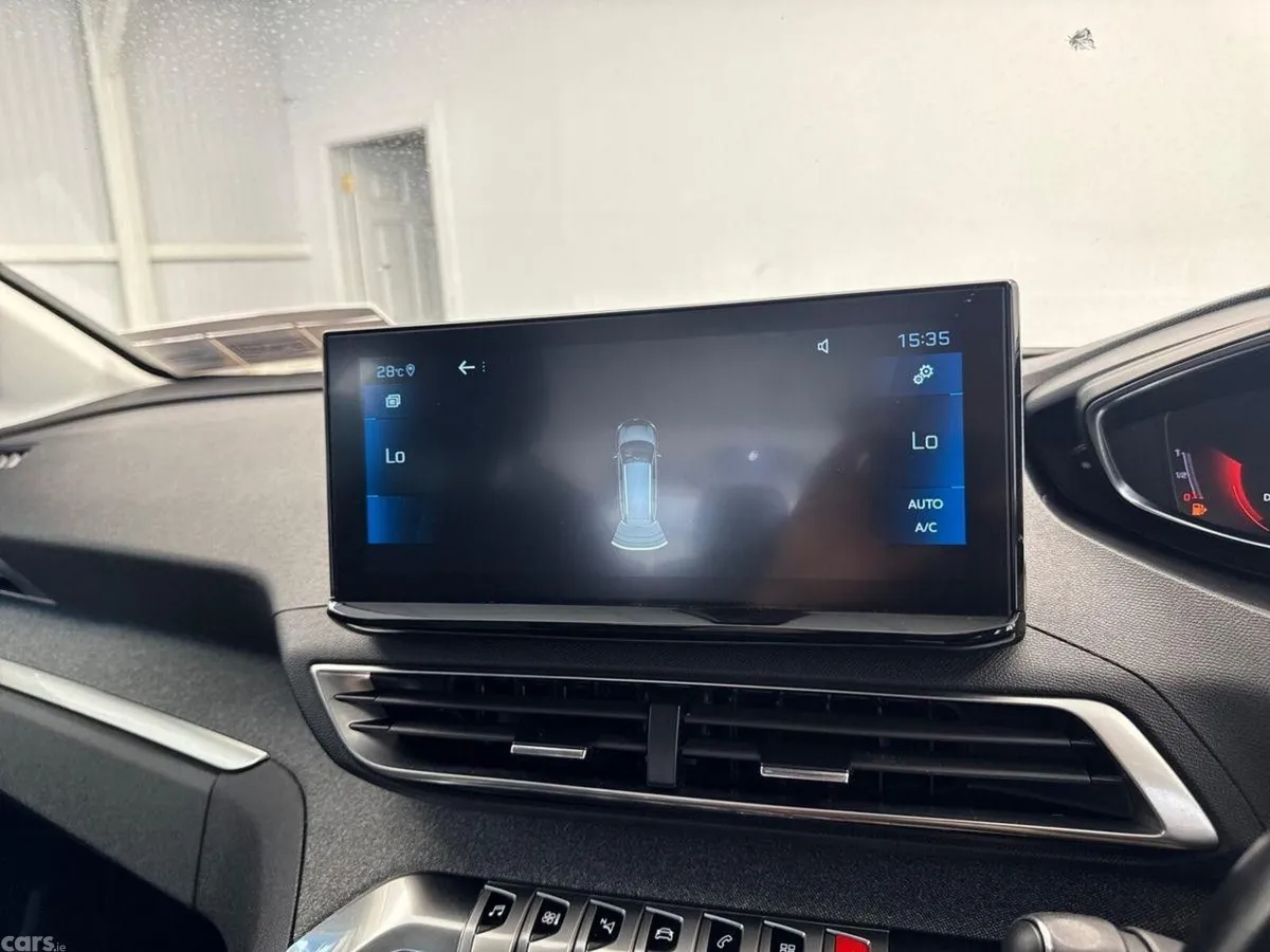 Peugeot 5008 MPV, Diesel, 2022, Grey