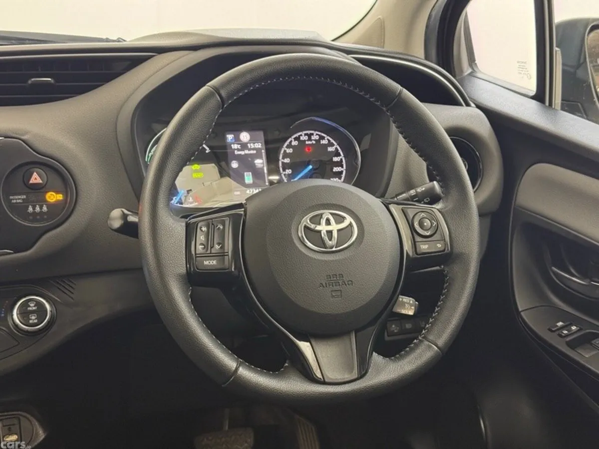 Toyota Yaris Hatchback, Petrol Hybrid, 2020, Bronze