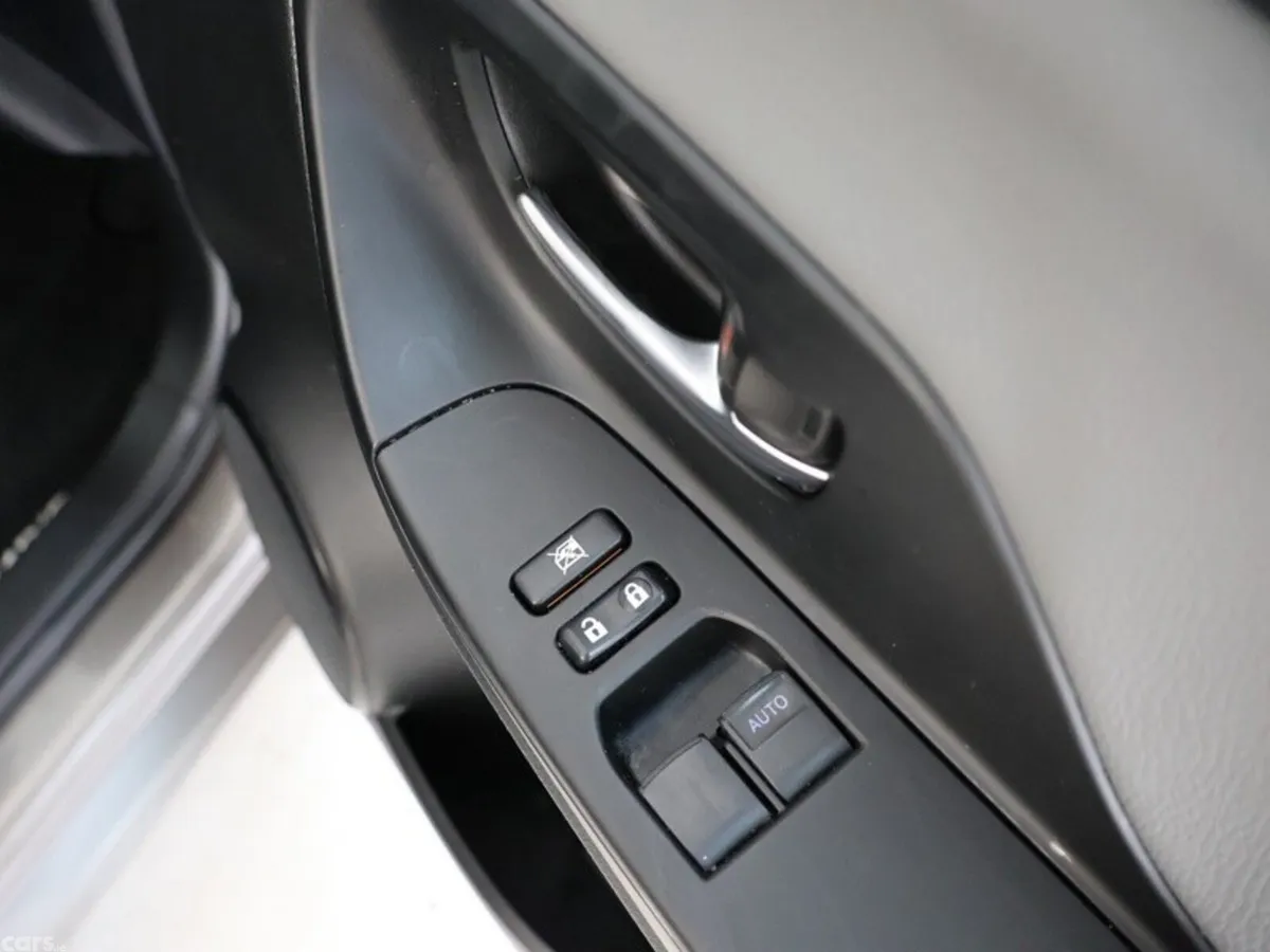 Toyota Yaris Hatchback, Petrol Hybrid, 2020, Bronze