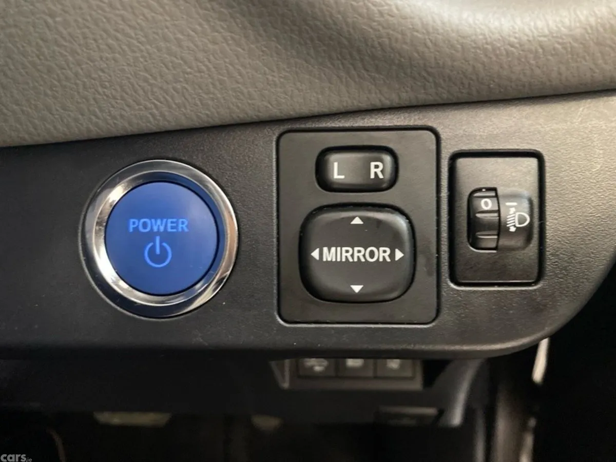 Toyota Yaris Hatchback, Petrol Hybrid, 2020, Bronze