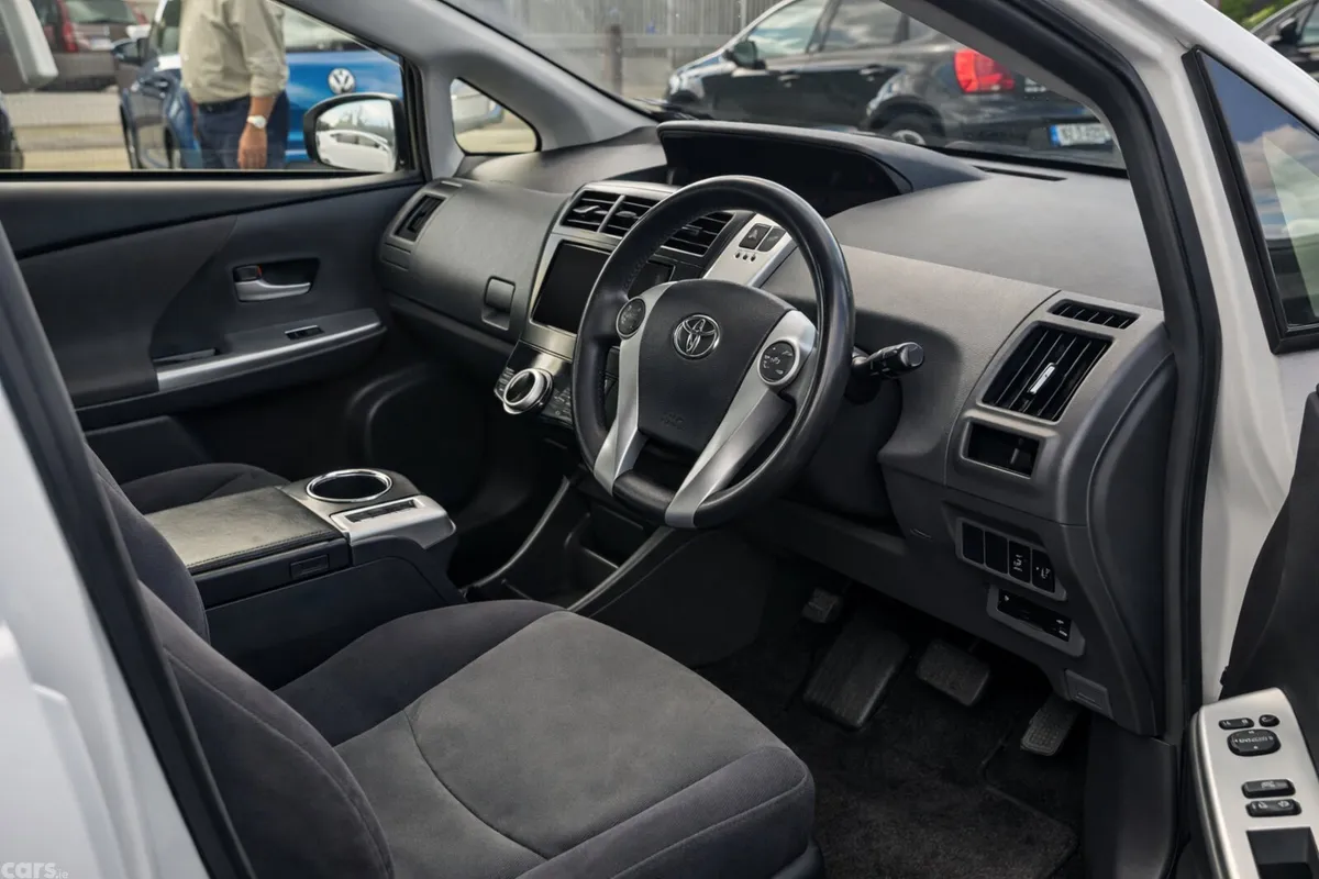 Toyota Prius Estate, Petrol Hybrid, 2012, White