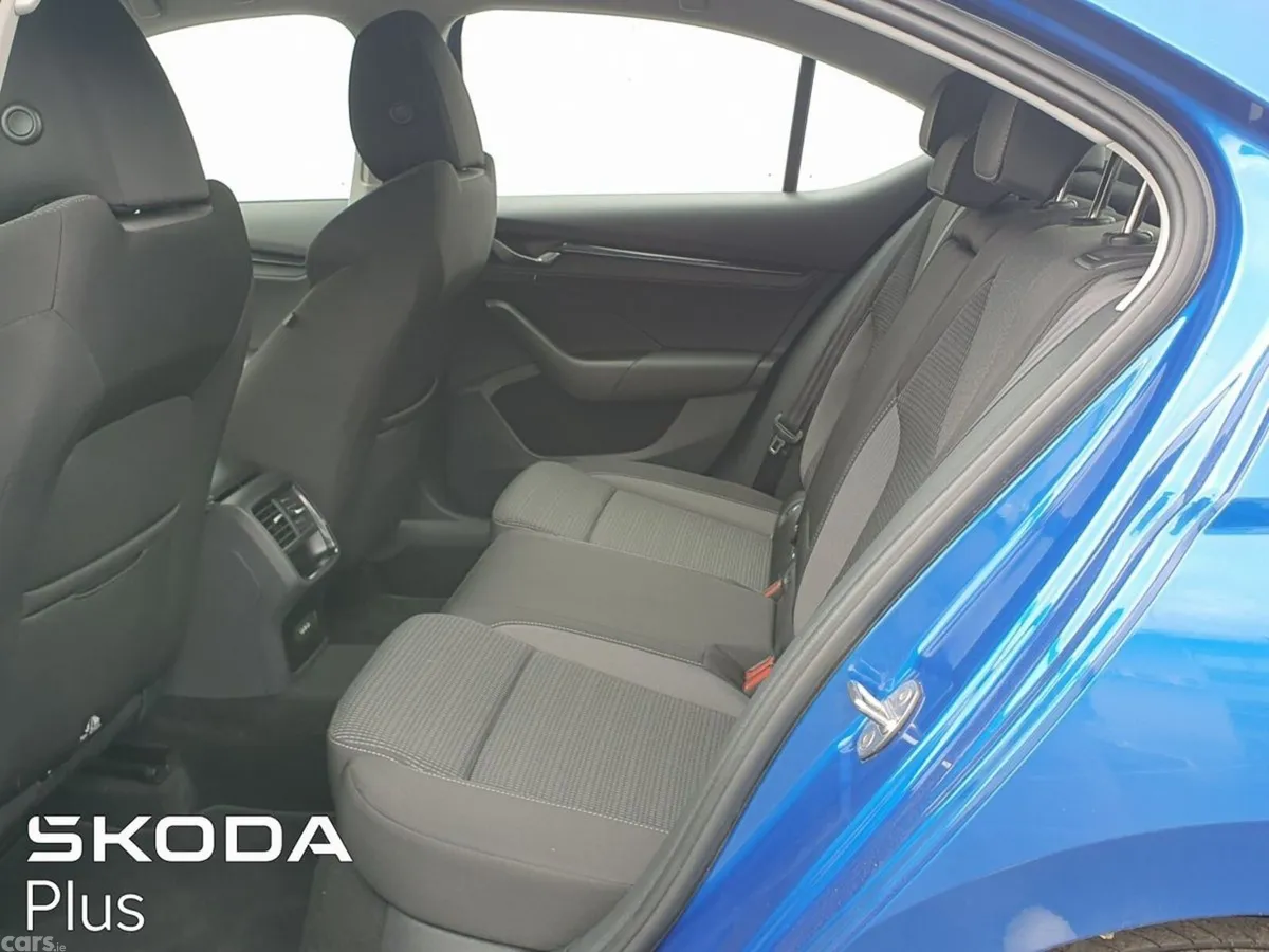 Skoda Octavia Saloon, Diesel, 2024, Blue