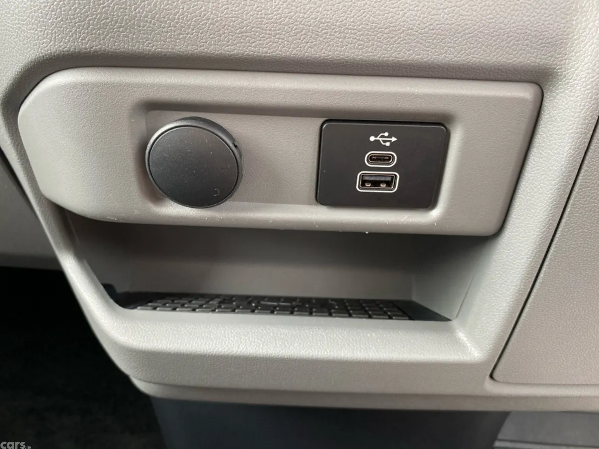 Ford Tourneo Custom MPV, Petrol Plug-in Hybrid, 2025, Black