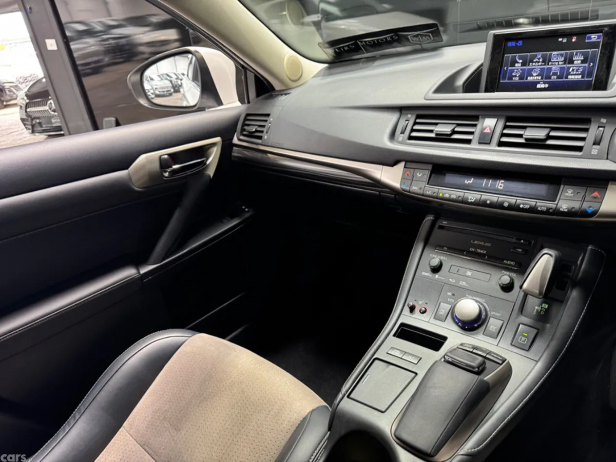 Lexus CT Hatchback, Petrol Hybrid, 2017, White