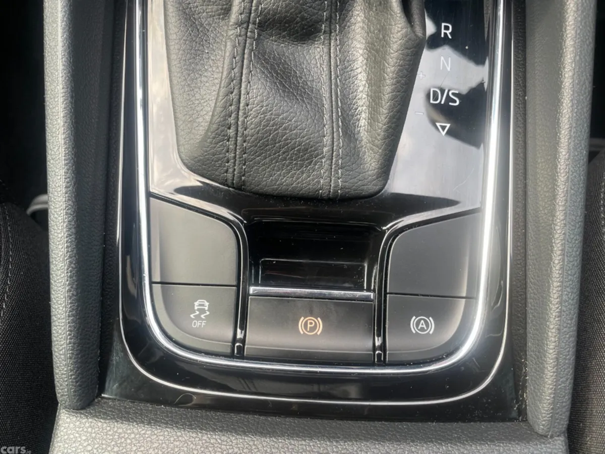 Skoda Karoq SUV, Diesel, 2020, Grey
